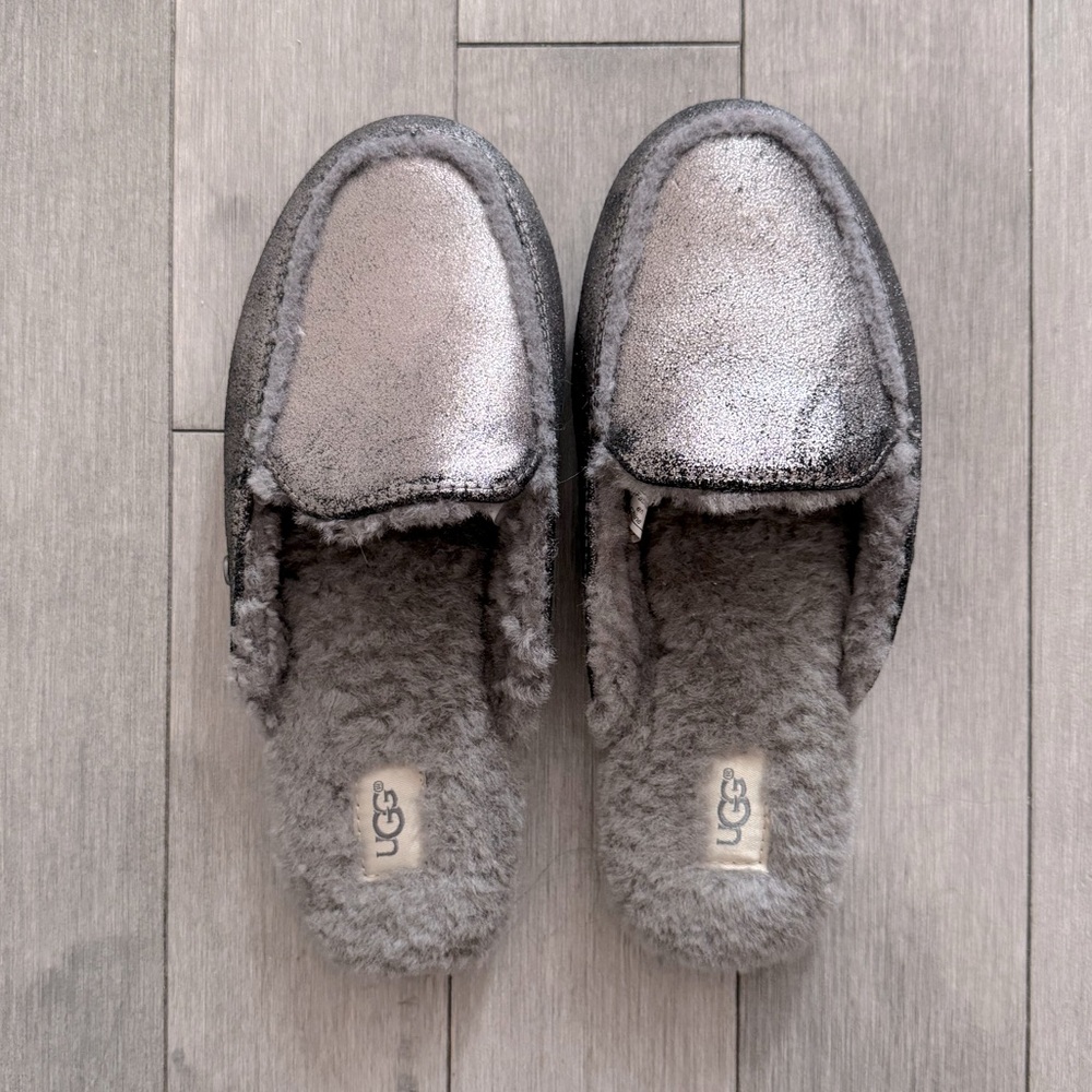 New UGG Lane Loafer Women’s Sheepskin Metallic Gunmetal Slippers size 5